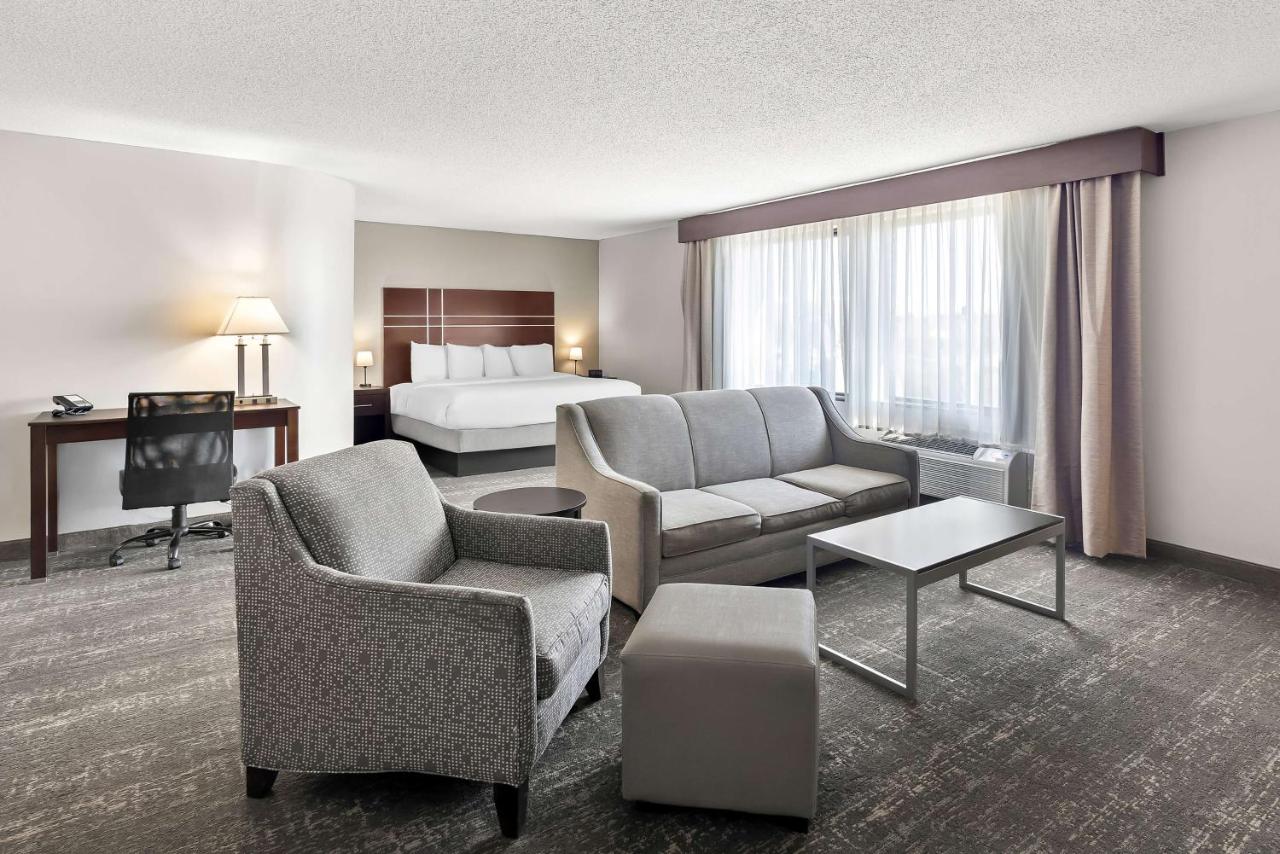 King Room - Non-Smoking at Best Western Luxbury Inn Fort Wayne