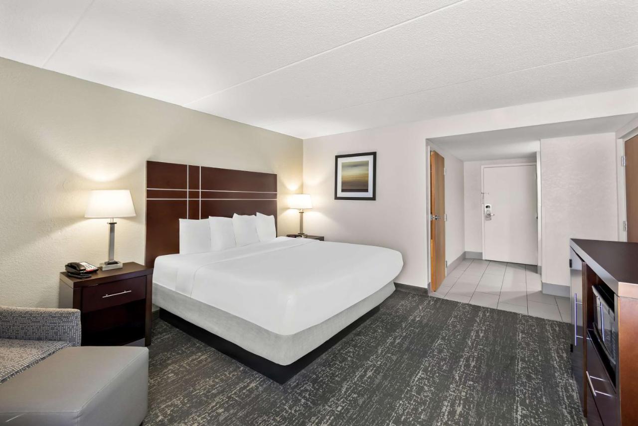 King Room with Mobility Accessible Tub at Best Western Luxbury Inn Fort Wayne