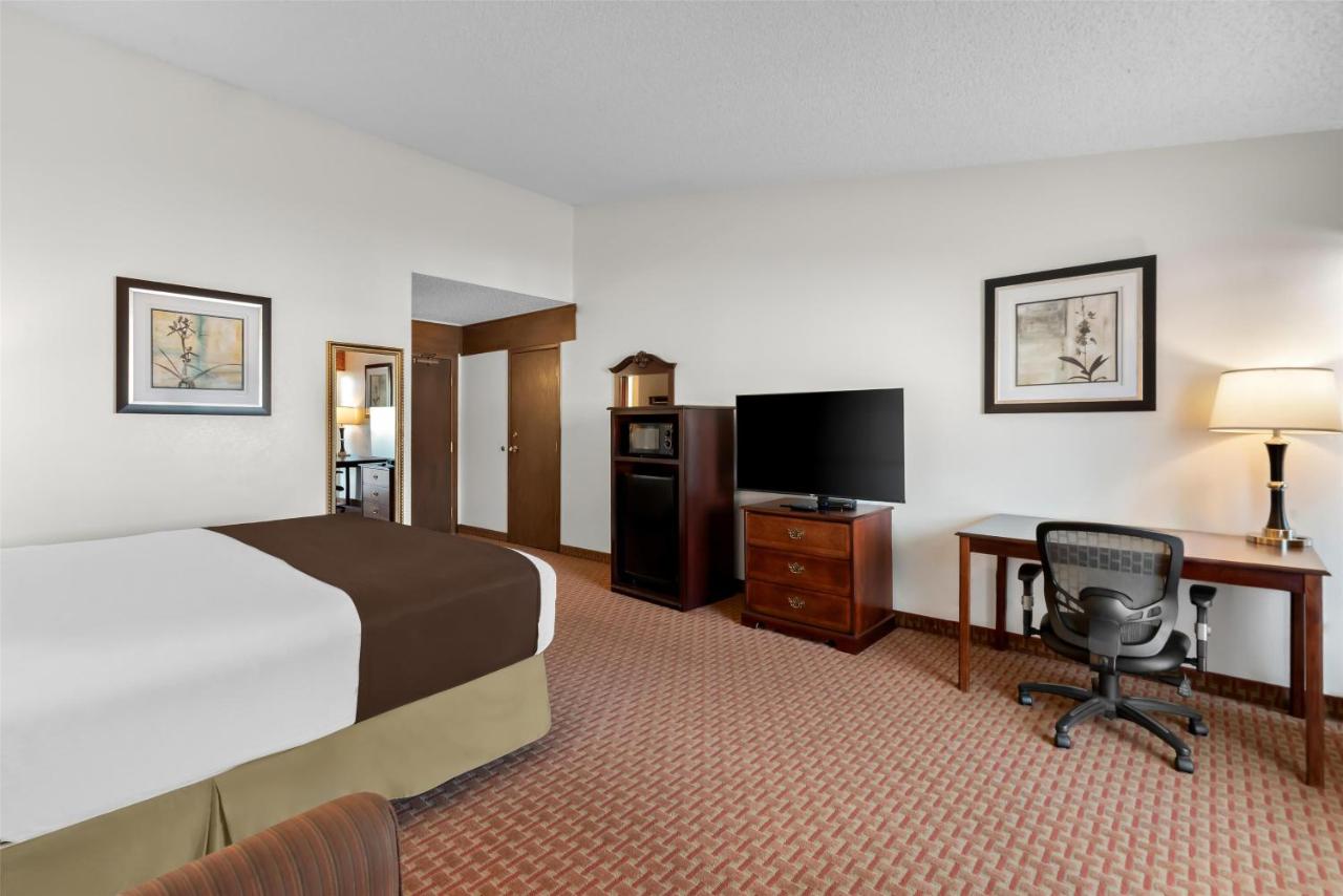 King Room - Non-Smoking at Best Western Chieftain Inn