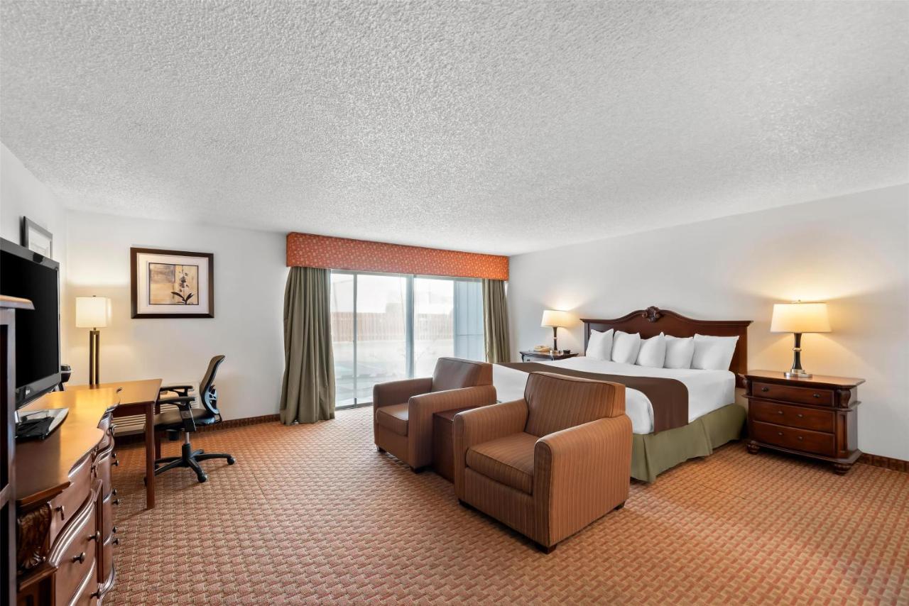 King Room - Disability Access at Best Western Chieftain Inn