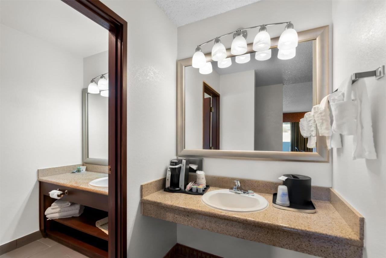 King Room - Non-Smoking at Best Western Chieftain Inn