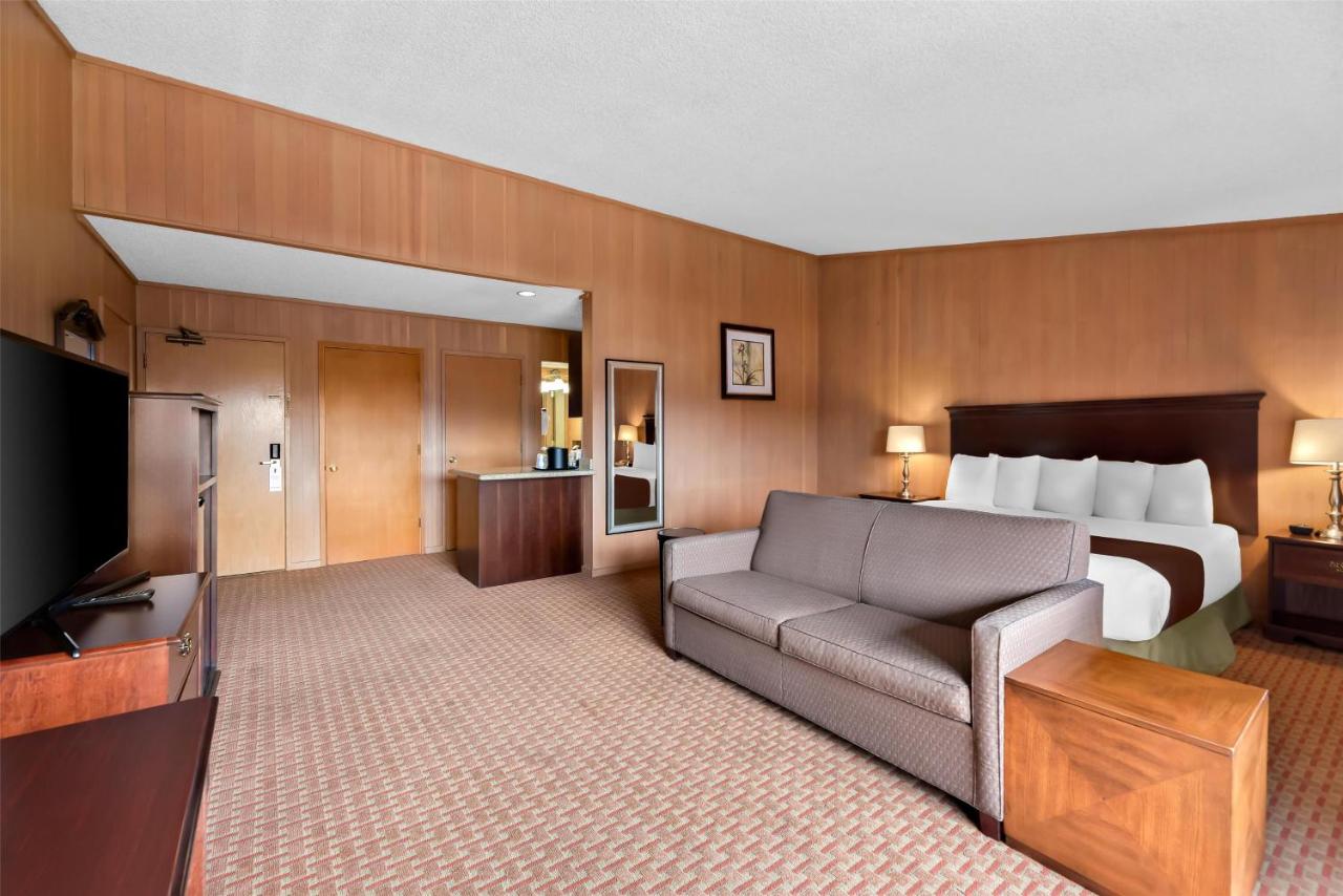 King Room with Kitchenette - Non-Smoking at Best Western Chieftain Inn