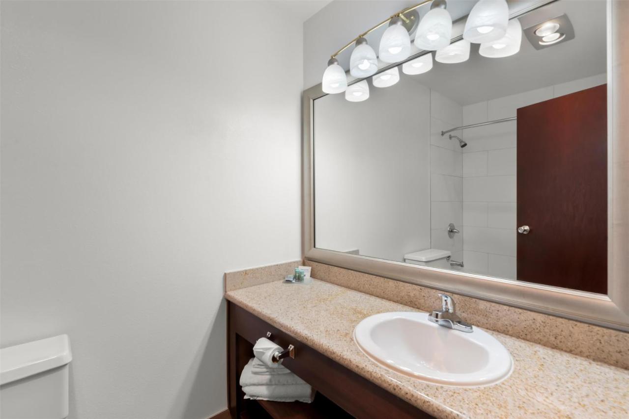 King Room - Non-Smoking at Best Western Chieftain Inn