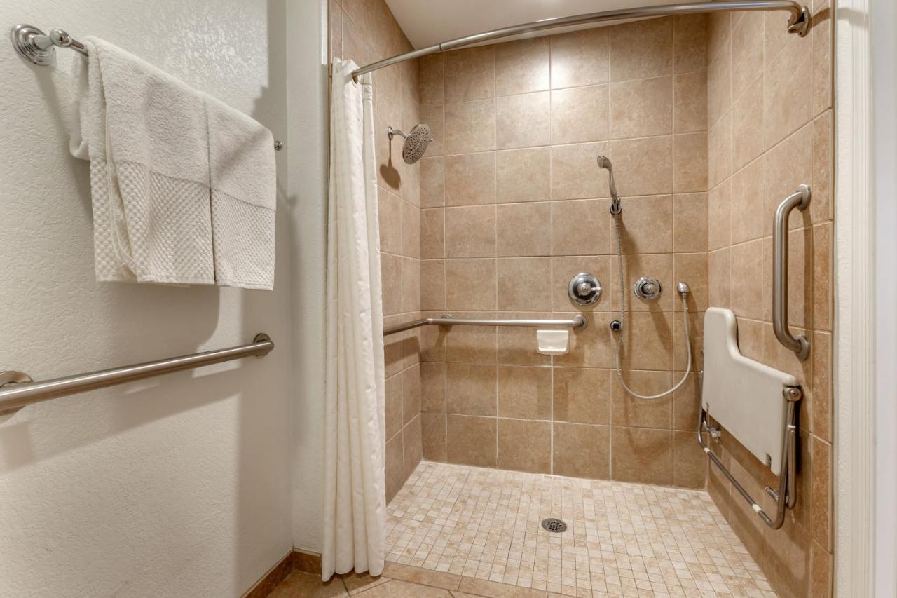 One-Bedroom King Suite with Roll-In Shower at Hilton Vacation Club Sedona Summit