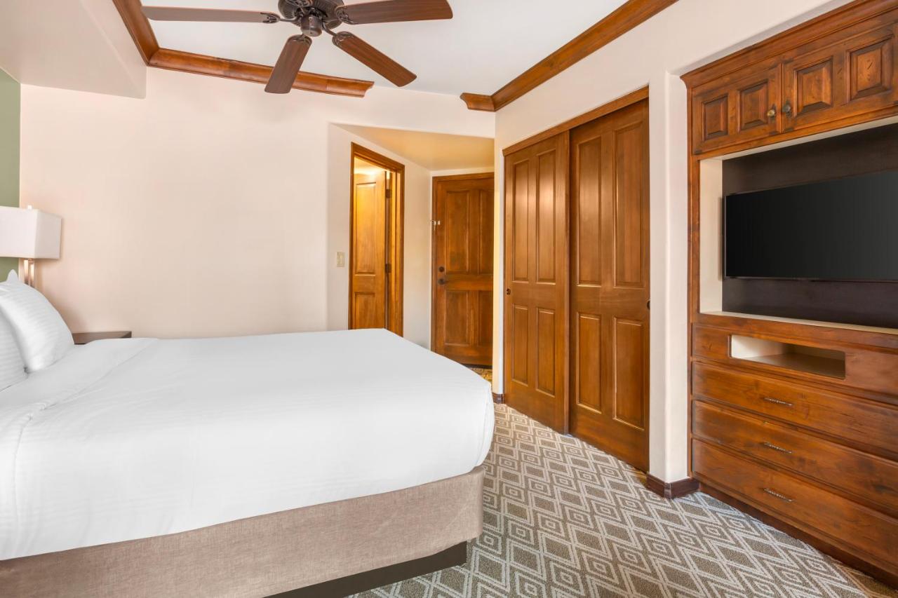 Queen Studio at Hilton Vacation Club Sedona Summit