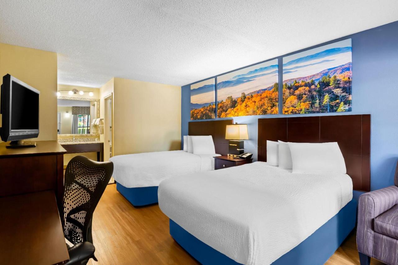 Double Room with Two Double Beds - Smoking at Days Inn by Wyndham Petersburg/South Fort Lee
