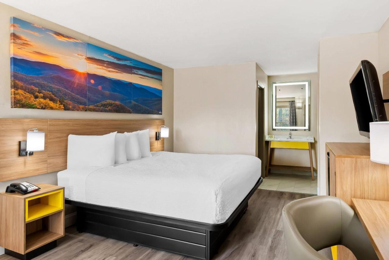 King Room - Non-Smoking at Days Inn by Wyndham Petersburg/South Fort Lee