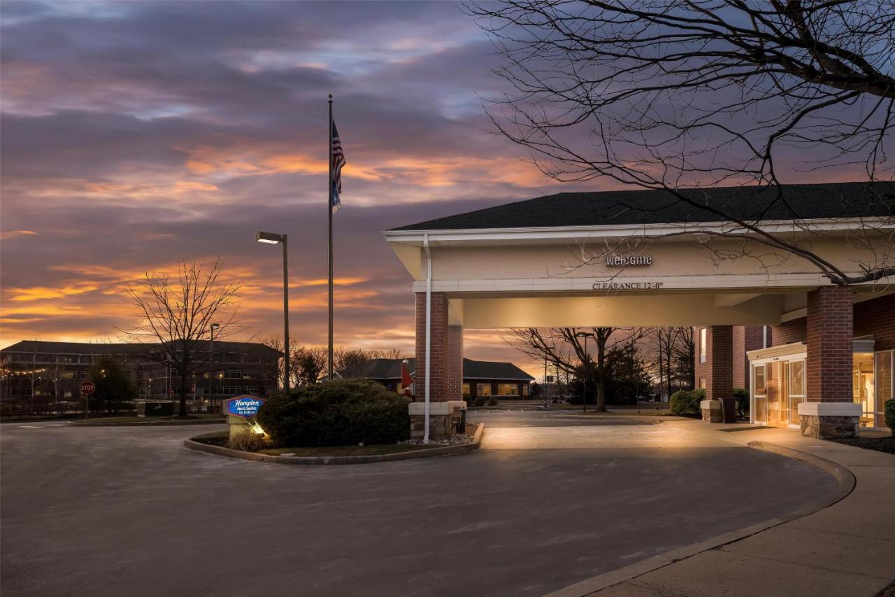 | Hampton Inn & Suites Newtown