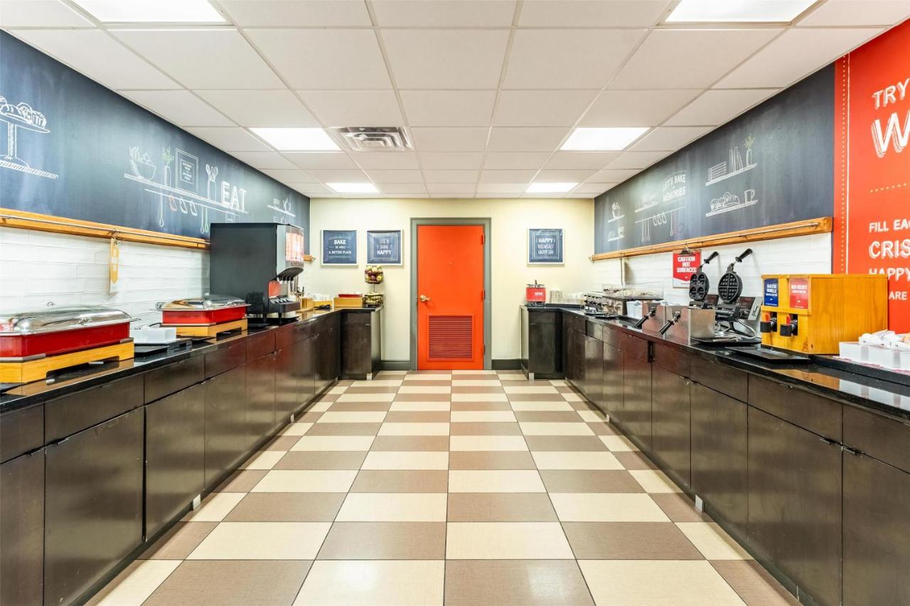 | Hampton Inn & Suites Newtown