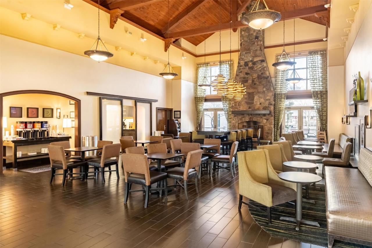 | Hampton Inn & Suites Newtown