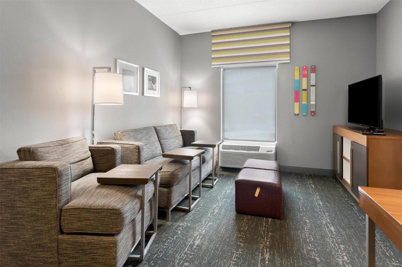 | Hampton Inn & Suites Newtown