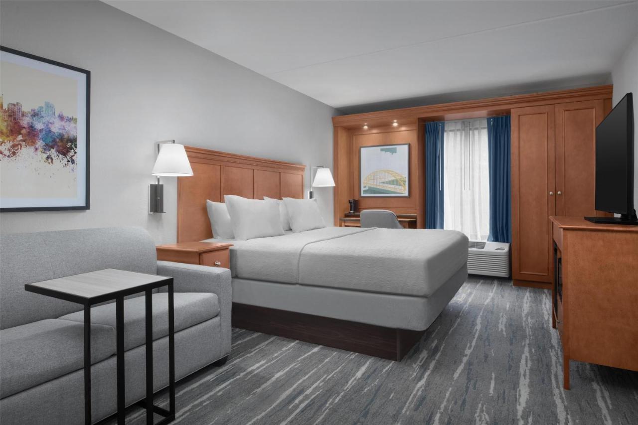 Non-Smoking King Study at Hampton Inn Pittsburgh/Greentree