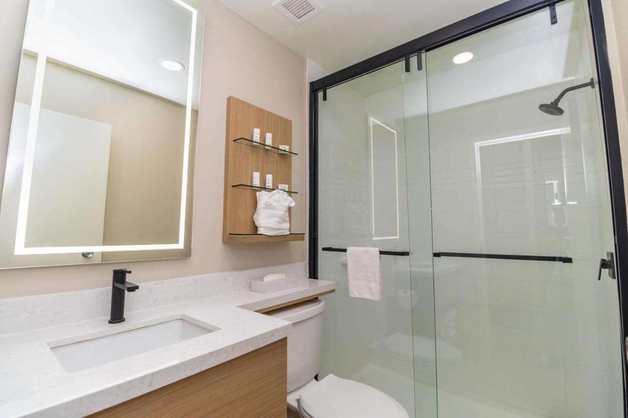 King Room - Non-Smoking at Ramada by Wyndham Davenport Orlando South