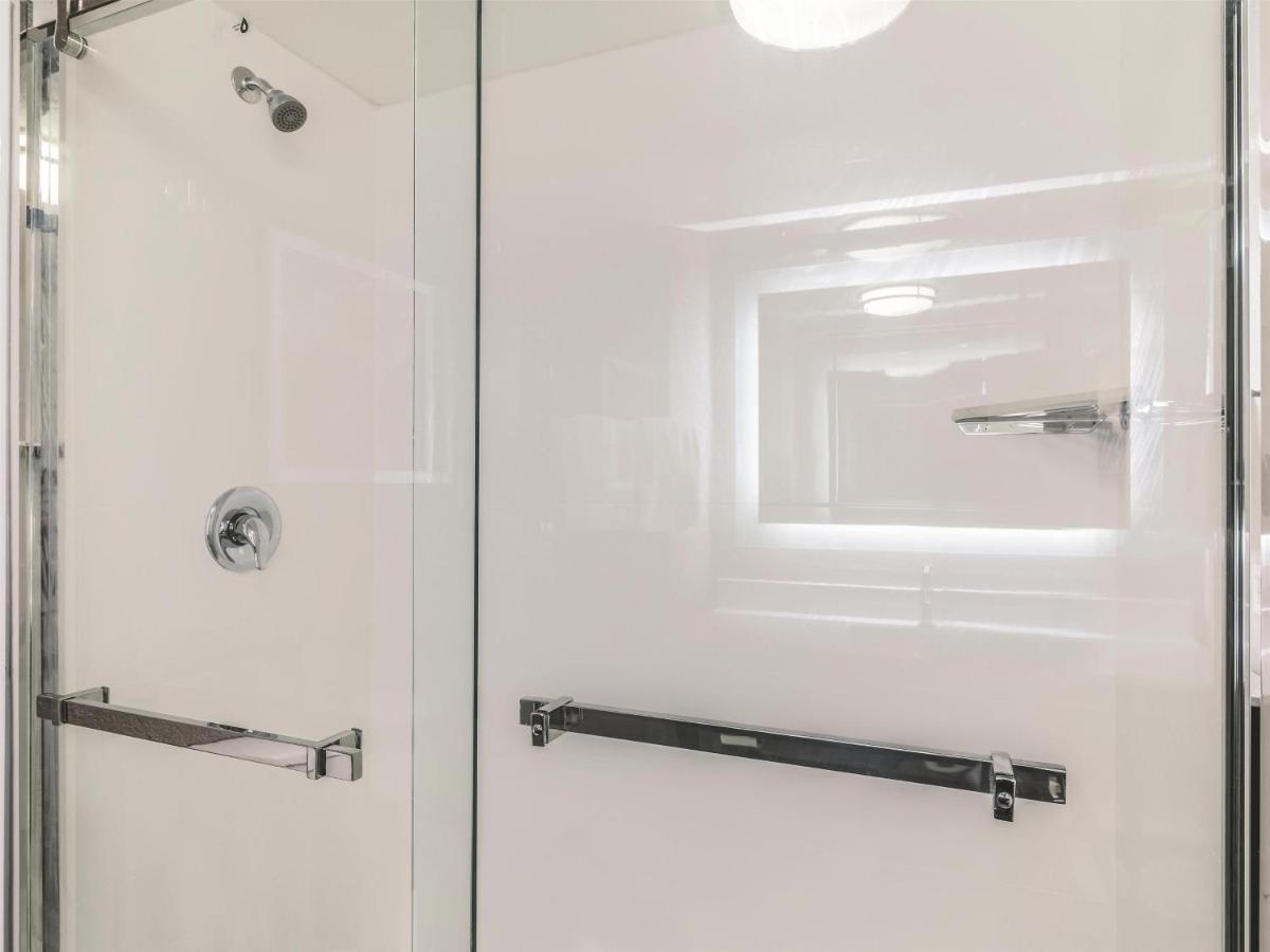 Deluxe King Room - Non-Smoking at La Quinta Inn & Suites by Wyndham Austin Airport