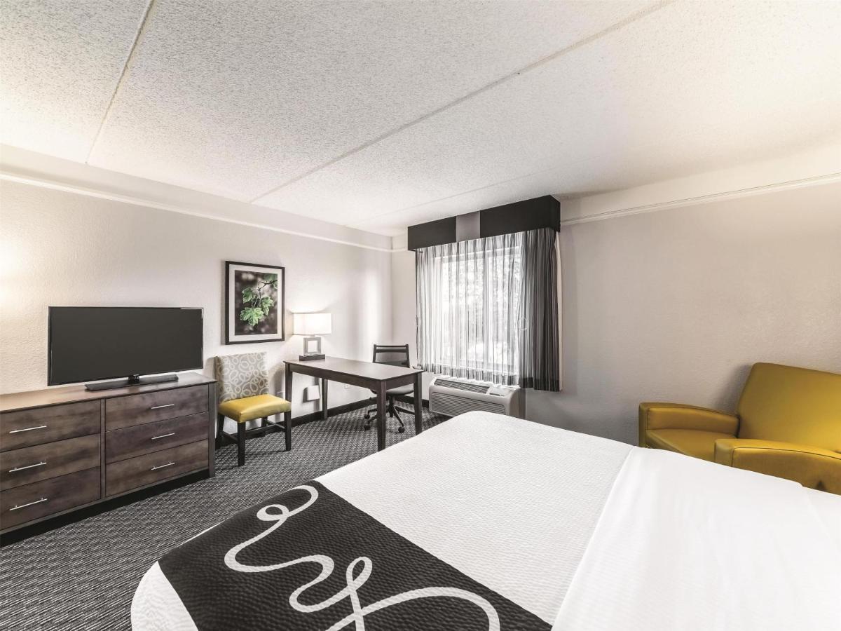 King Room at La Quinta Inn & Suites by Wyndham Austin Airport