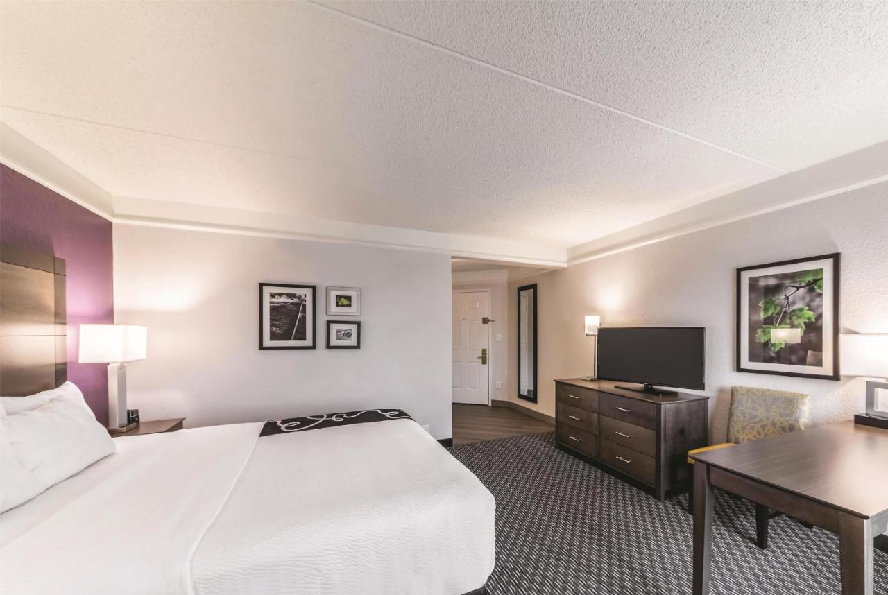 King Room with Roll-In Shower - Mobility/Hearing Accessible - Non-Smoking at La Quinta Inn & Suites by Wyndham Austin Airport