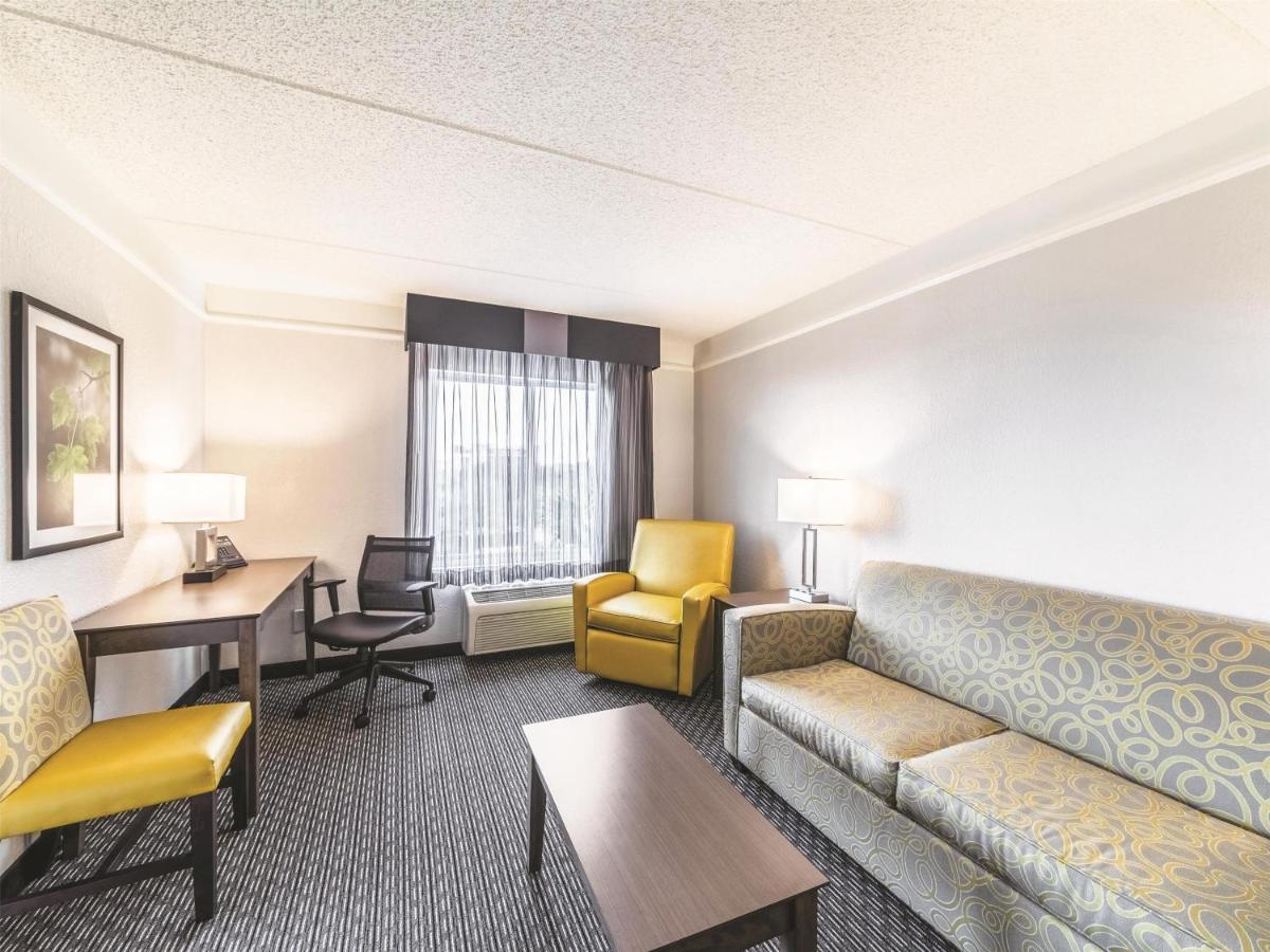 Deluxe King Room - Non-Smoking at La Quinta Inn & Suites by Wyndham Austin Airport