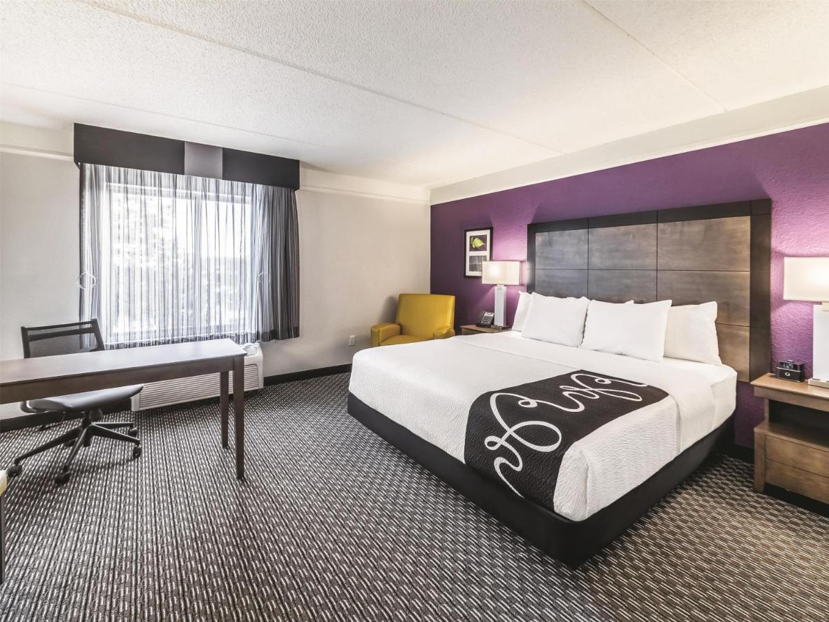 King Room at La Quinta Inn & Suites by Wyndham Austin Airport
