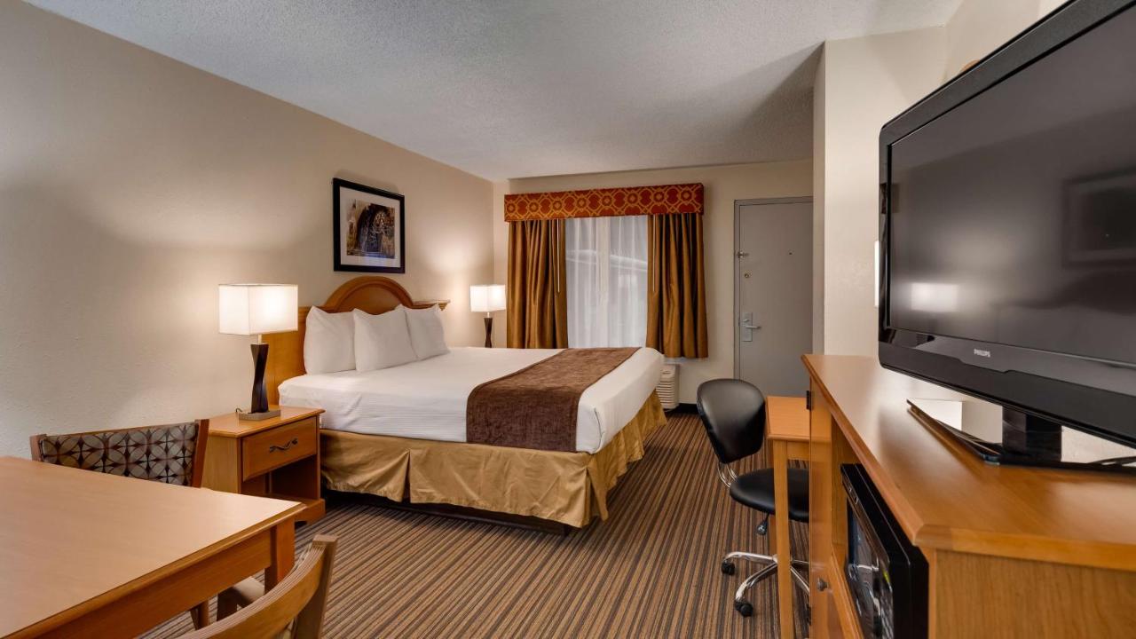  | Best Western War Bonnet Inn