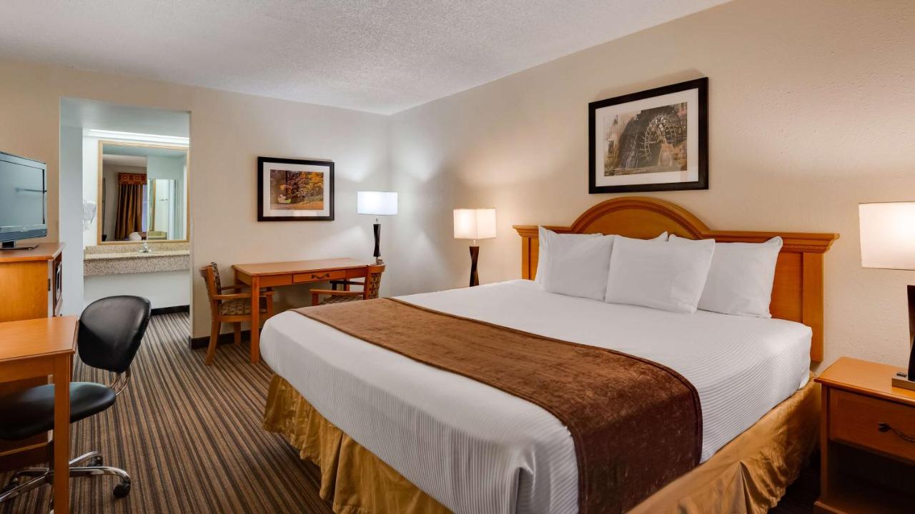  | Best Western War Bonnet Inn