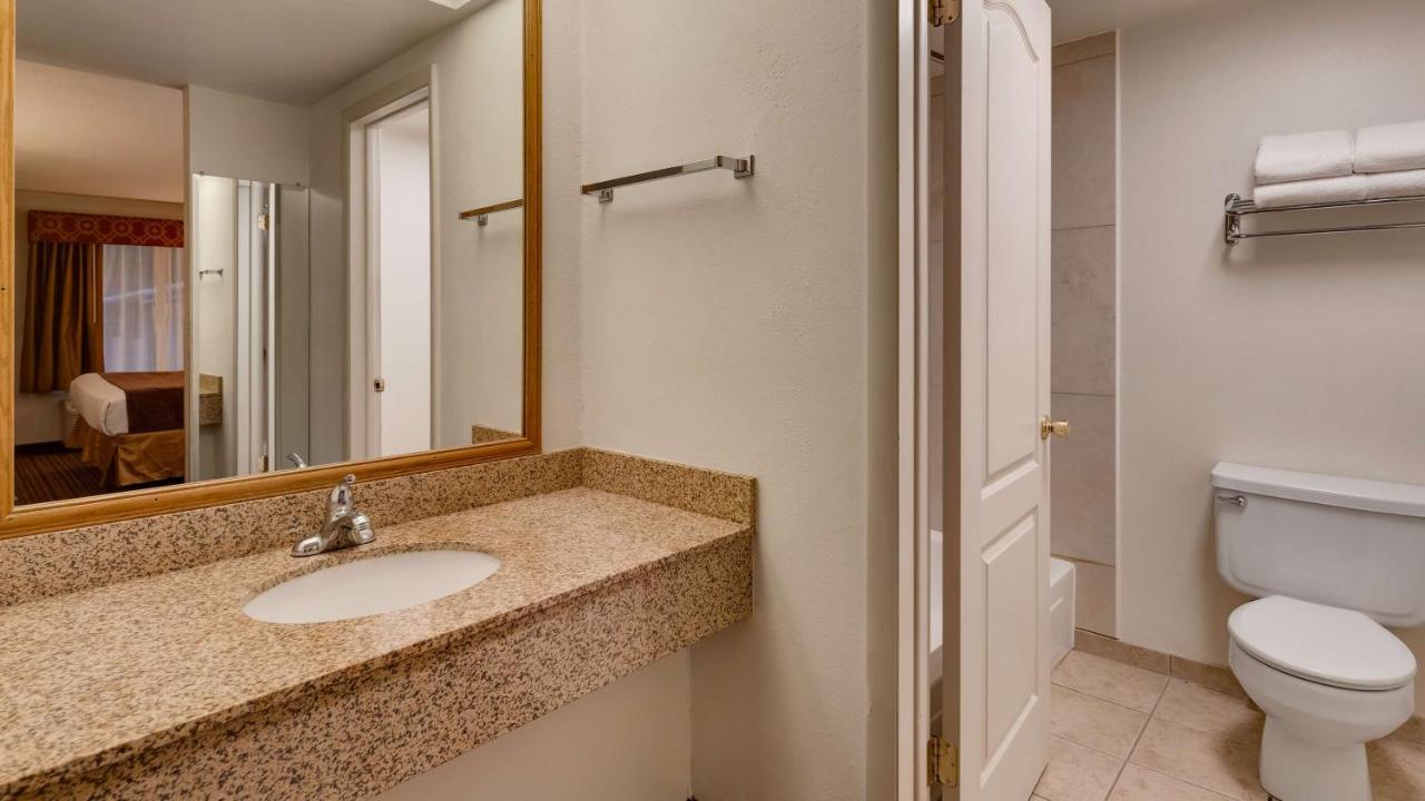  | Best Western War Bonnet Inn