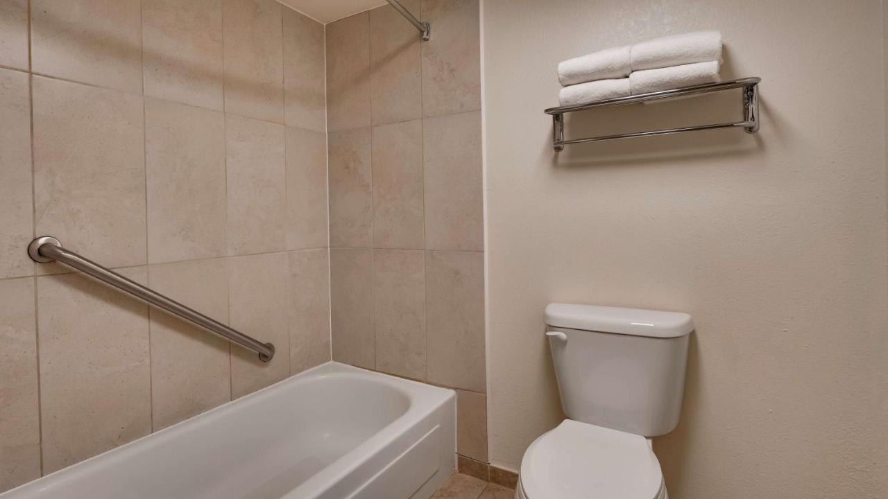  | Best Western War Bonnet Inn