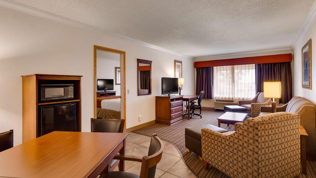 | Best Western War Bonnet Inn