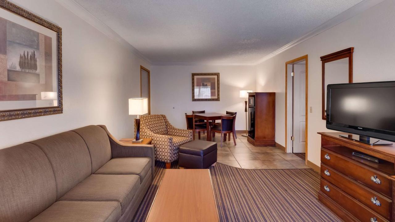  | Best Western War Bonnet Inn