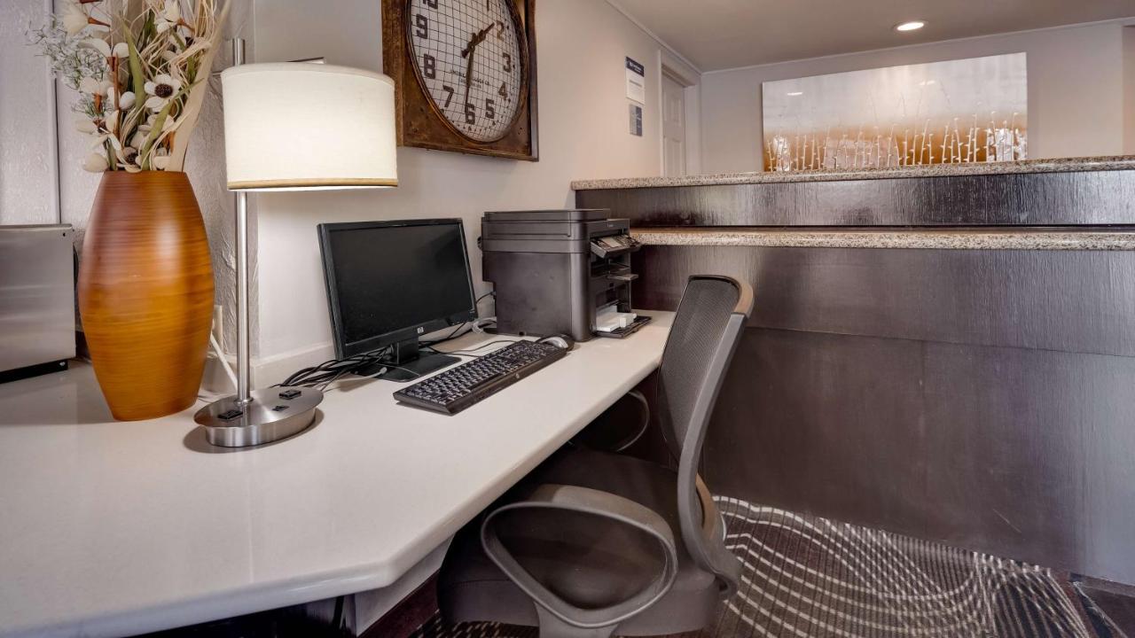  | Best Western War Bonnet Inn