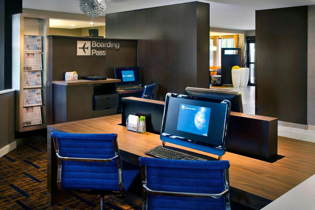 | Courtyard By Marriott Hartford Windsor Airport