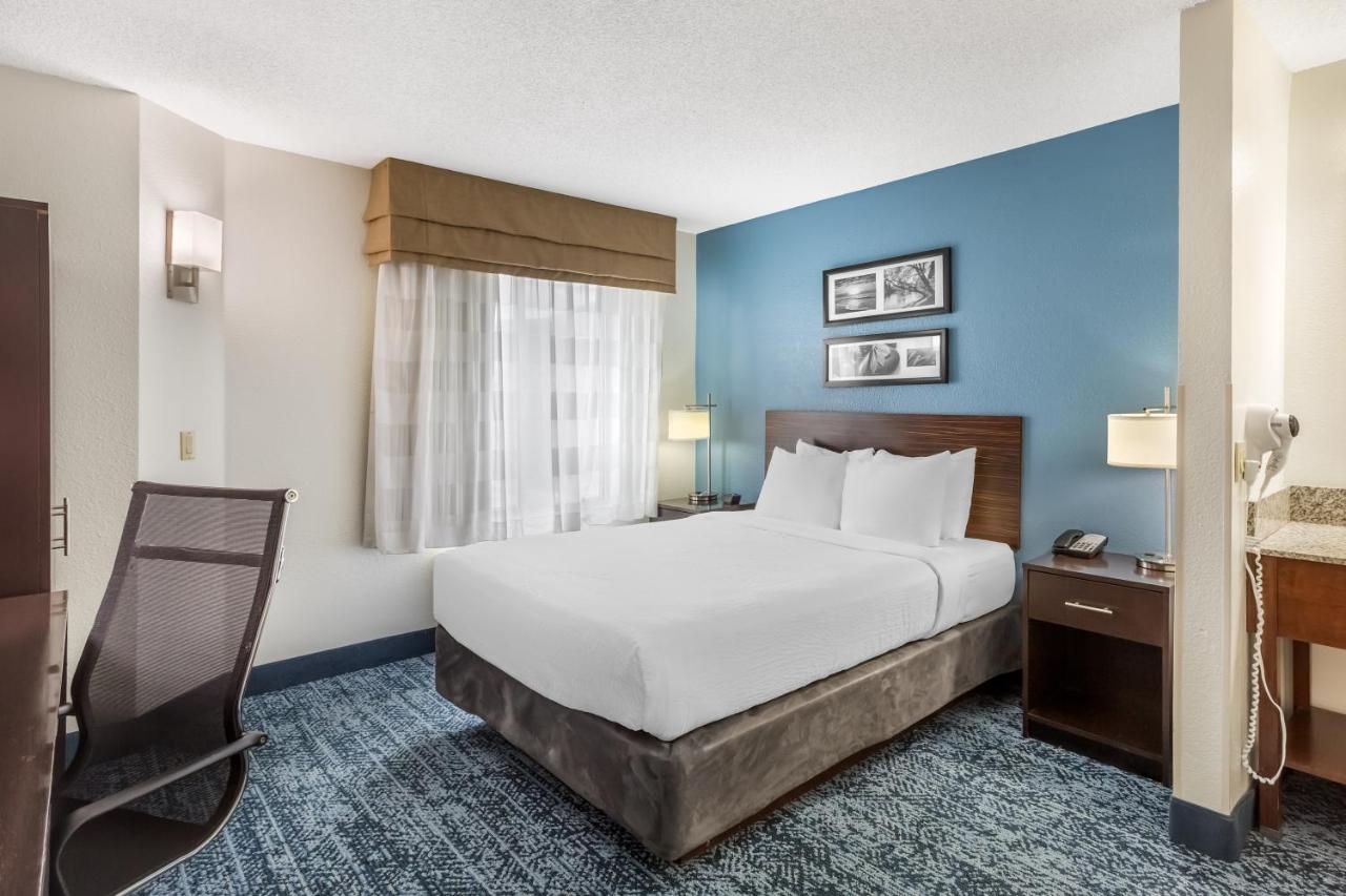 Queen Room - Non-Smoking at Sleep Inn Missoula Southgate