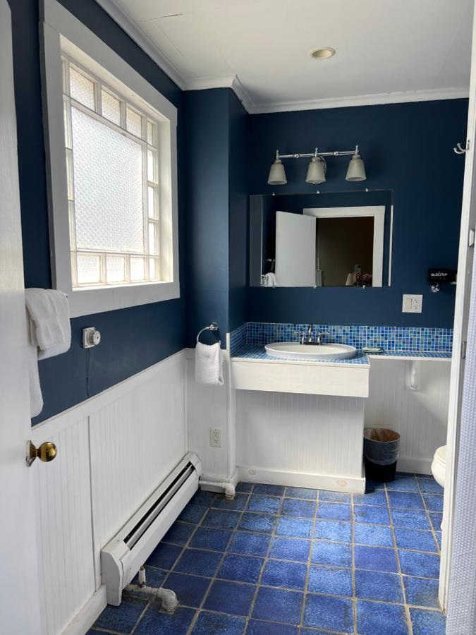 | Somerset House Inn
