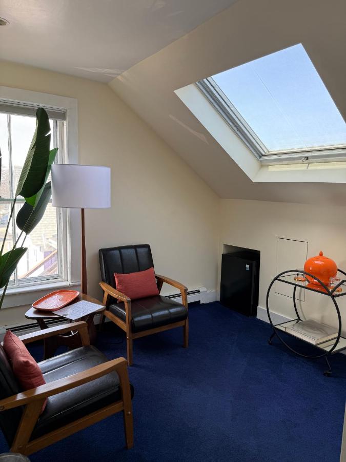 | Somerset House Inn