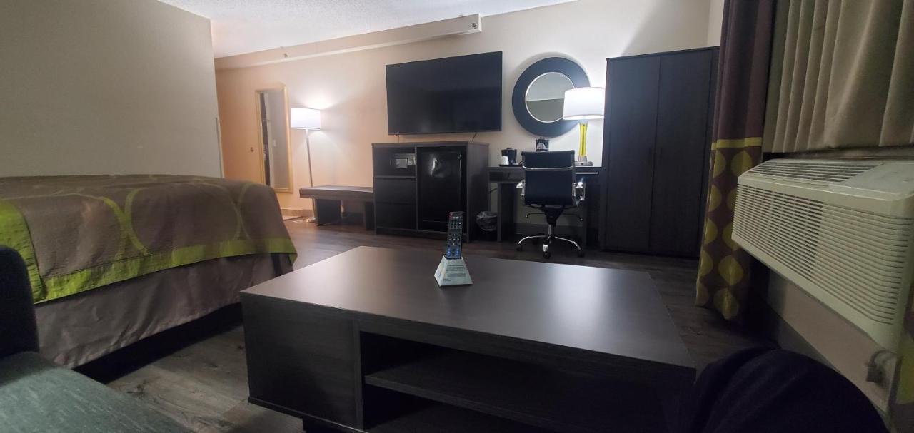 King Studio Suite - Non-Smoking at Super 8 by Wyndham Sterling Heights/Detroit Area