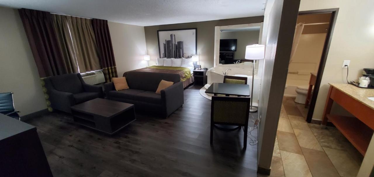 Deluxe King Studio Suite - Non-Smoking at Super 8 by Wyndham Sterling Heights/Detroit Area