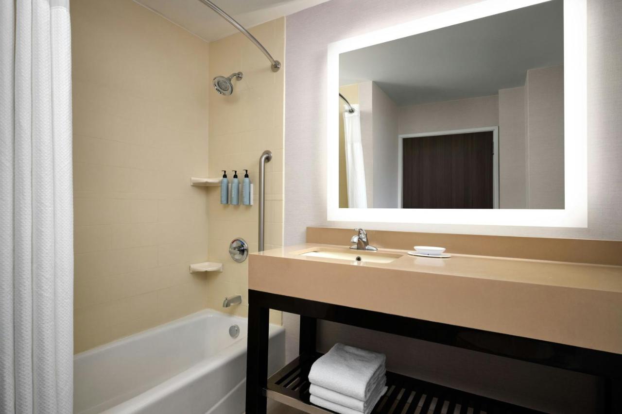 King Room at TownePlace Suites by Marriott Dallas DFW Airport N/Grapevine