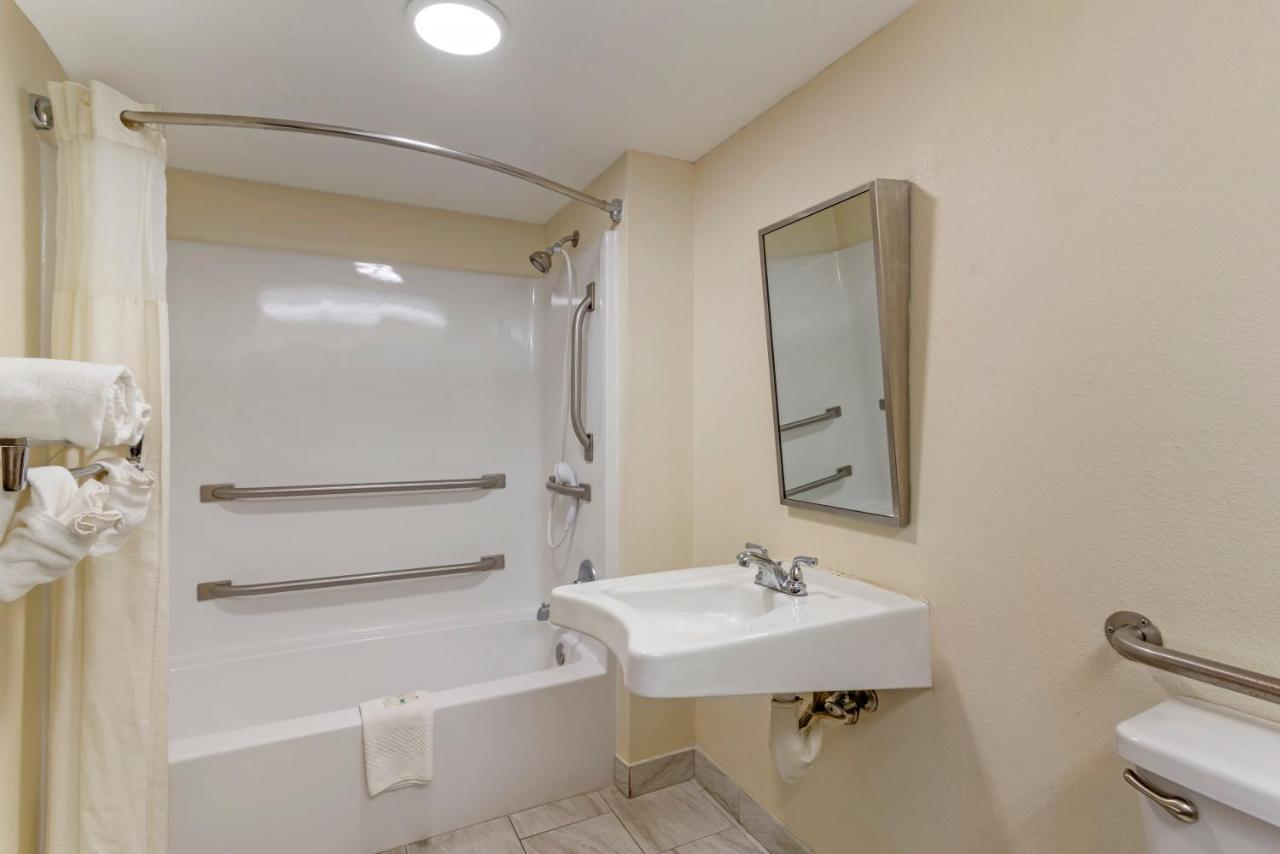 King Room Upgrade - Accessible/Non-Smoking at Quality Inn Cordele
