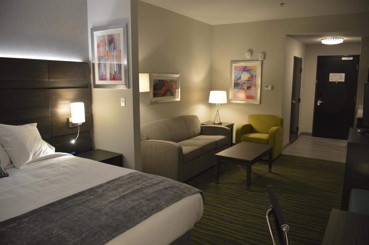 King Suite at Best Western Plus Prien Lake Hotel & Suites - Lake Charles