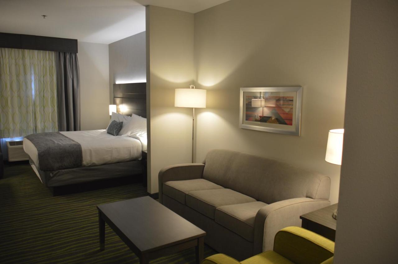 Deluxe King Suite at Best Western Plus Prien Lake Hotel & Suites - Lake Charles