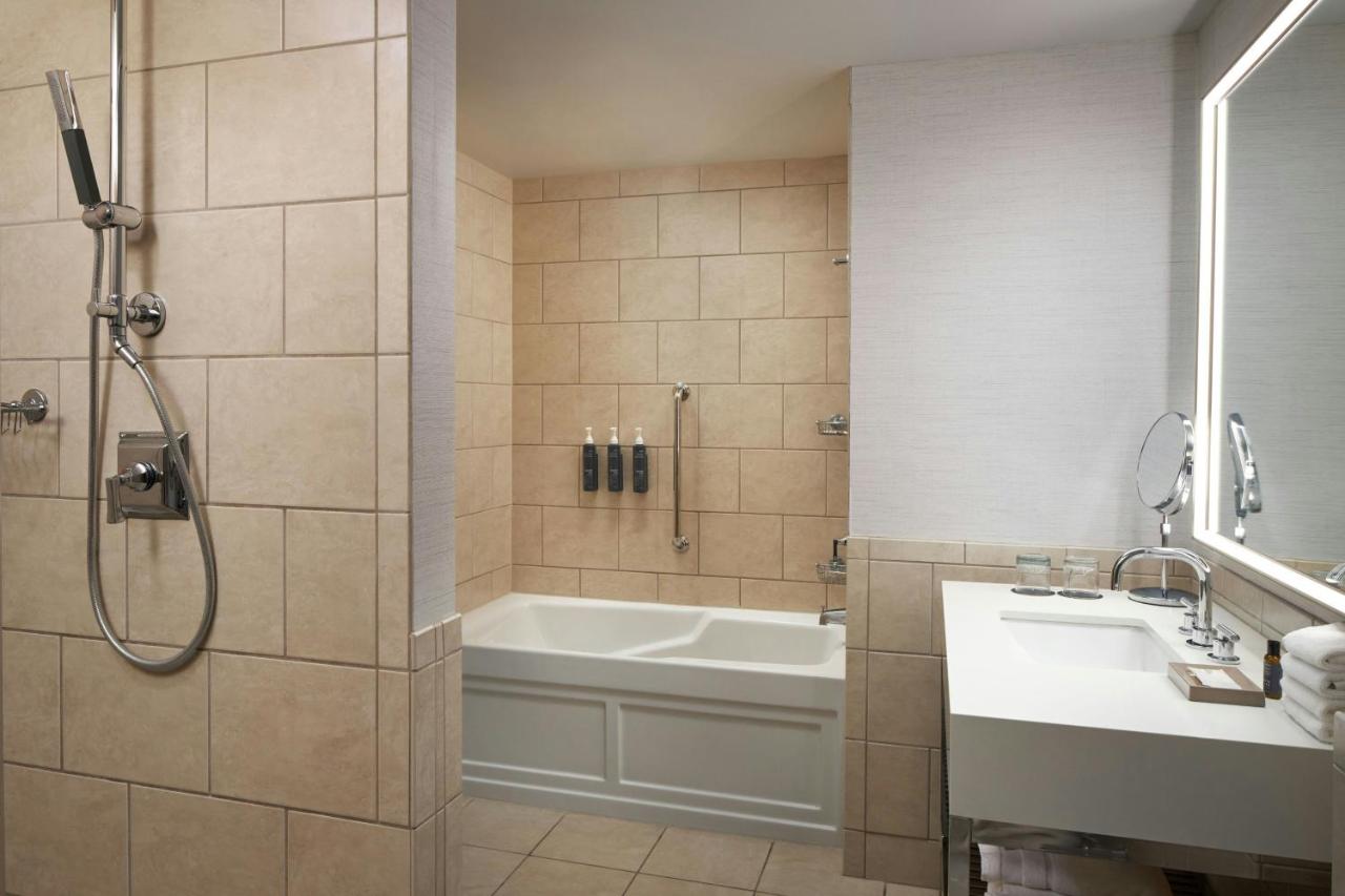 Club lounge access, 1 Bedroom Suite at The Westin Richmond