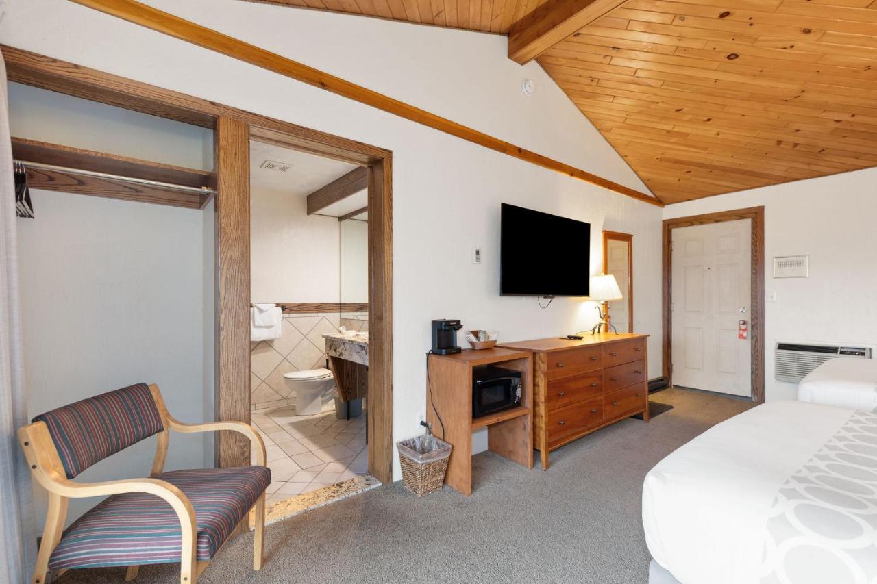 | Hotel Devlin