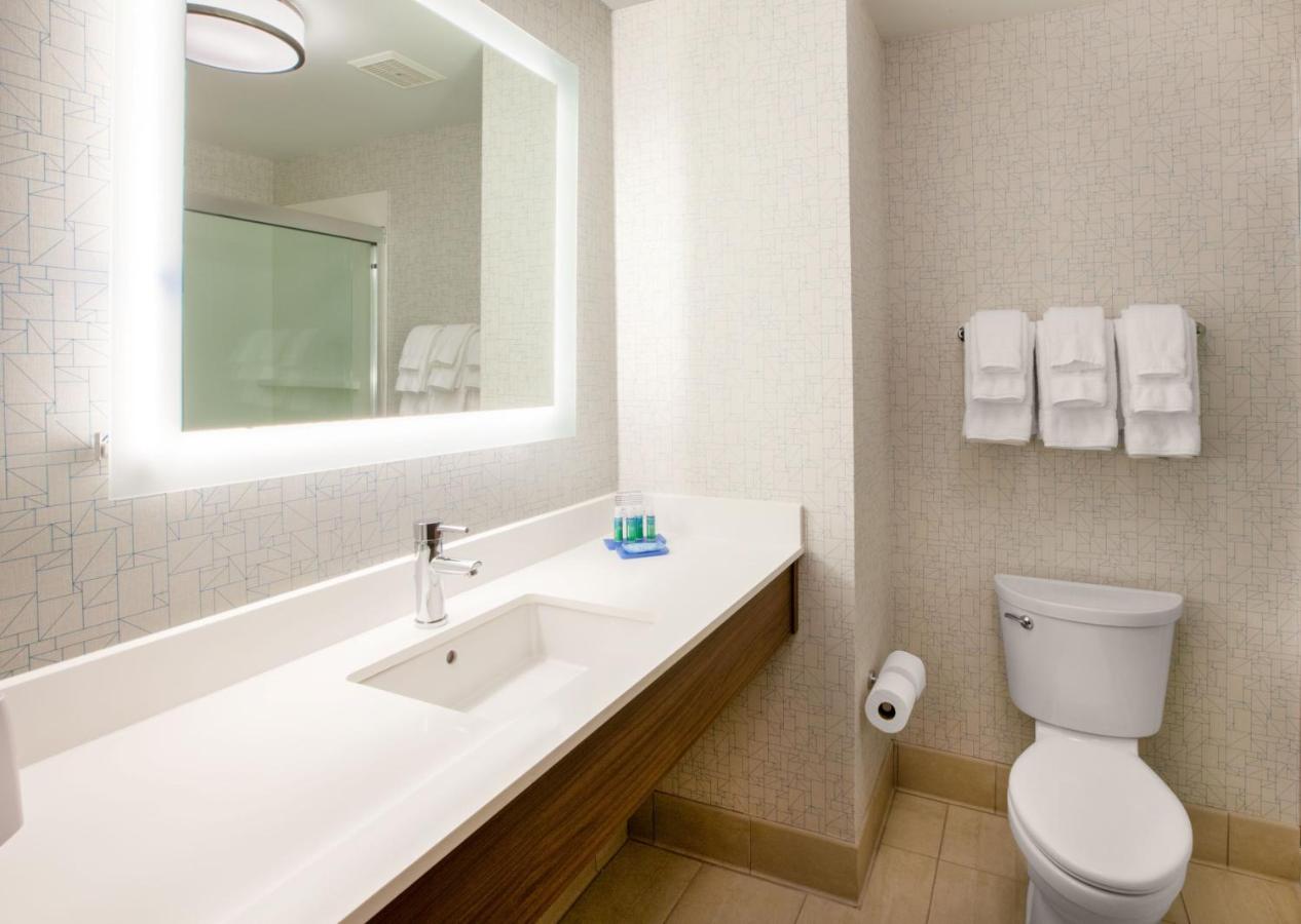 Executive King Room at Holiday Inn Express Los Angeles Airport Hawthorne by IHG