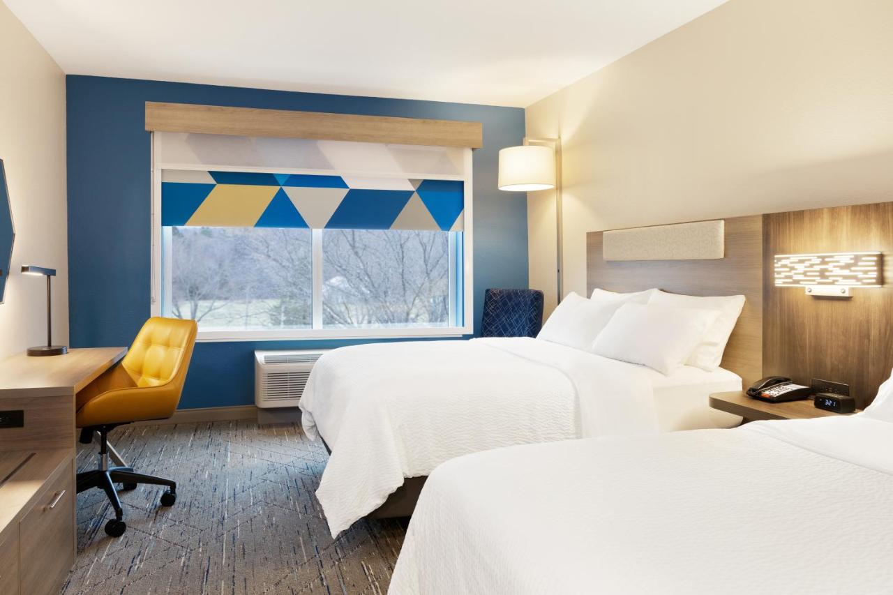 Queen Room with Two Queen Beds at Holiday Inn Express Los Angeles Airport Hawthorne by IHG