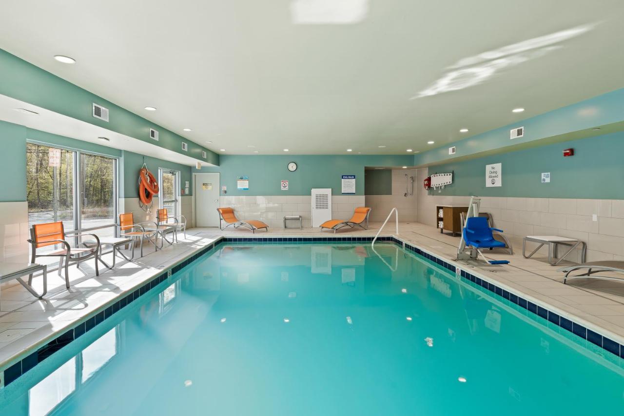| Holiday Inn Express & Suites - North Brunswick, an IHG Hotel
