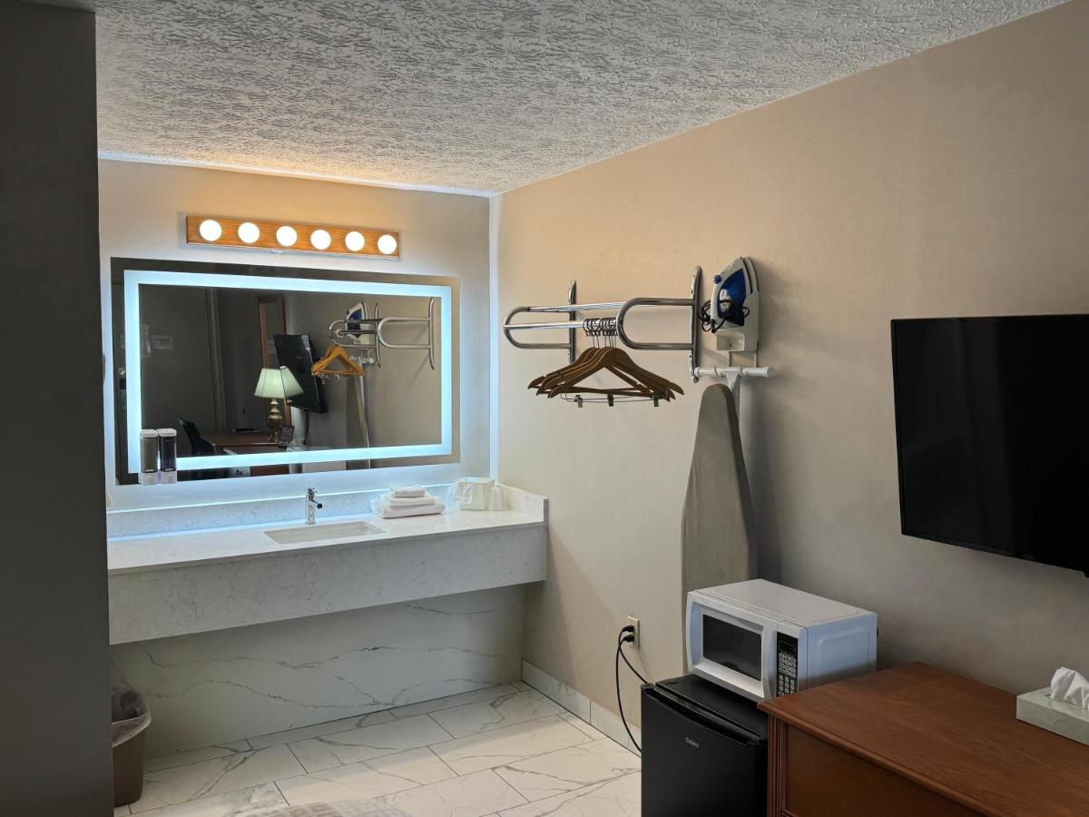  | South Shore Inn