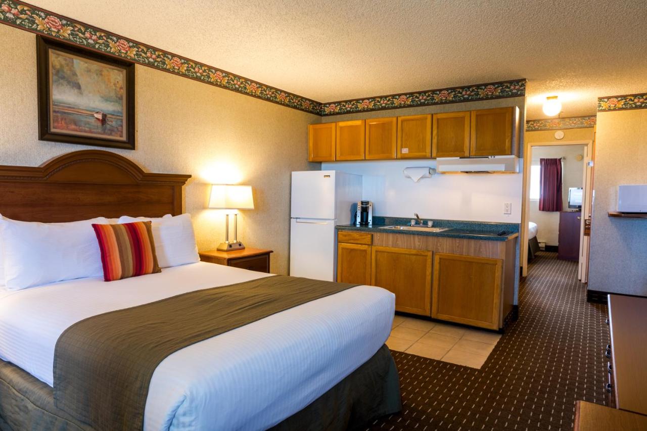 | Ebb Tide Oceanfront Inn