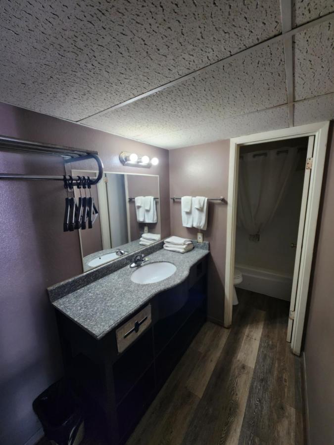 | Satellite Inn