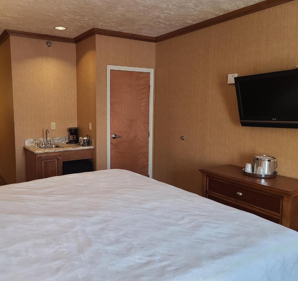 | Mineral Palace Hotel & Gaming