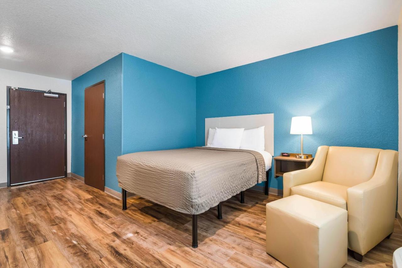 Standard Queen Room - Non-Smoking at WoodSpring Suites Davenport FL