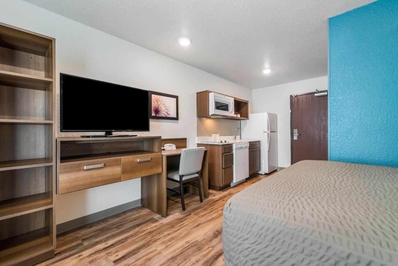 Standard Queen Room - Non-Smoking at WoodSpring Suites Davenport FL